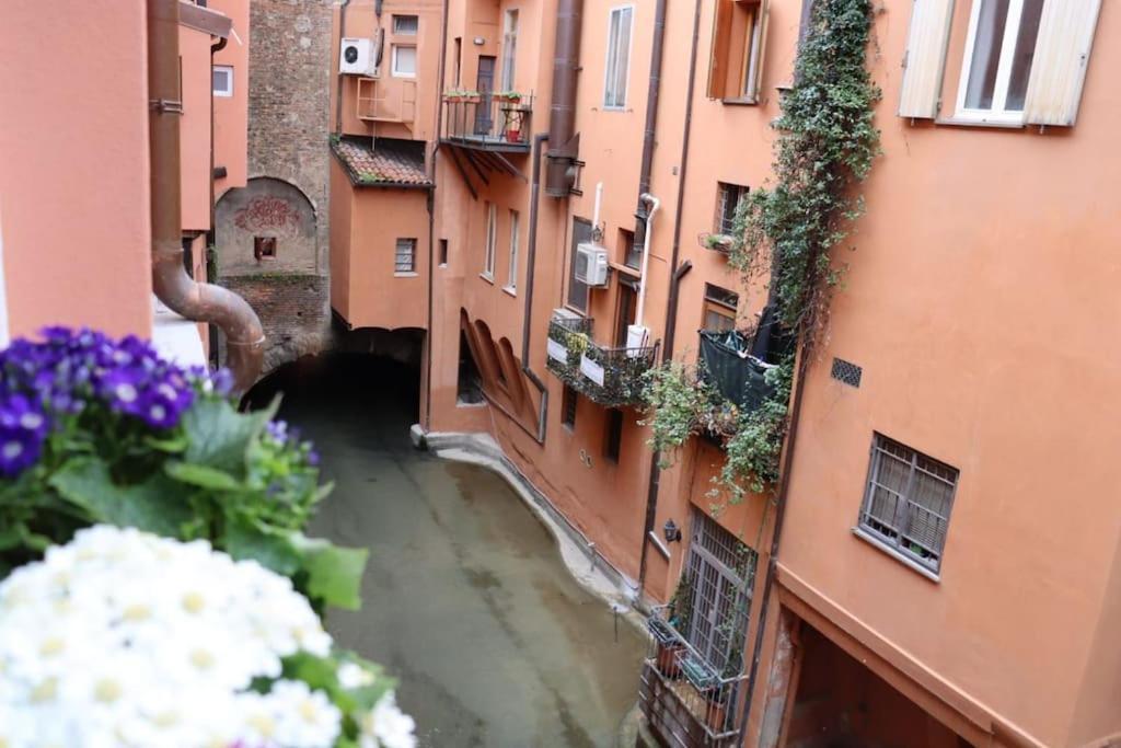 Little Apartment Over The Canal Bolonha Exterior foto